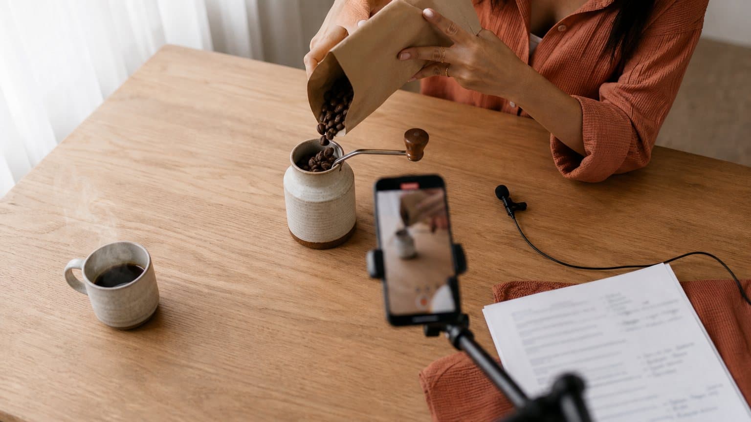 Anuncios sin mostrar la cara: 5 formatos de video sin rostro para TikTok y Meta